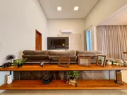 <strong>Casa em condomínio à venda, 3 quartos, 1 suíte, 1 closet, 1 </strong>