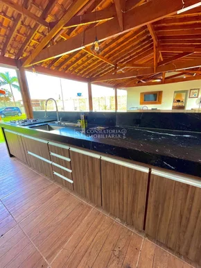 <strong>Chácara à venda, 2 quartos, 2 banheiros, 15 vagas de garagem</strong>