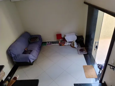 <strong></strong>&nbsp;<small>(3 dormit&oacute;rios sendo 1 su&iacute;te)</small>