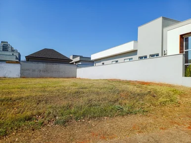 <strong>Terreno à venda em condomínio Residencial Jardim Firenze em </strong>