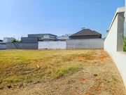 <strong>Terreno à venda em condomínio Residencial Jardim Firenze em </strong>