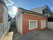 <strong>Casa comercial à venda na Vila Jones: 3 quartos, 1 sala, 2 b</strong>