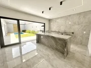 <strong></strong>&nbsp;<small>(3 dormit&oacute;rios sendo 1 su&iacute;te)</small>