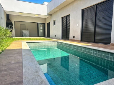 <strong></strong>&nbsp;<small>(3 dormit&oacute;rios sendo 1 su&iacute;te)</small>