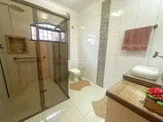 <strong></strong>&nbsp;<small>(3 dormit&oacute;rios sendo 1 su&iacute;te)</small>