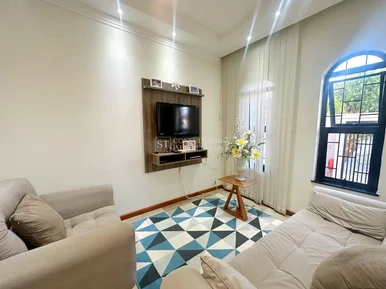 <strong></strong>&nbsp;<small>(3 dormit&oacute;rios sendo 1 su&iacute;te)</small>