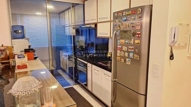 <strong></strong>&nbsp;<small>(2 dormit&oacute;rios sendo 1 su&iacute;te)</small>