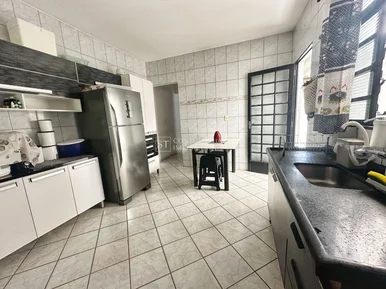 <strong></strong>&nbsp;<small>(3 dormit&oacute;rios sendo 1 su&iacute;te)</small>