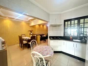 <strong></strong>&nbsp;<small>(3 dormit&oacute;rios sendo 1 su&iacute;te)</small>