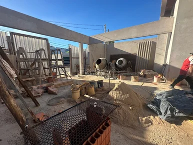 <strong></strong>&nbsp;<small>(3 dormit&oacute;rios sendo 1 su&iacute;te)</small>