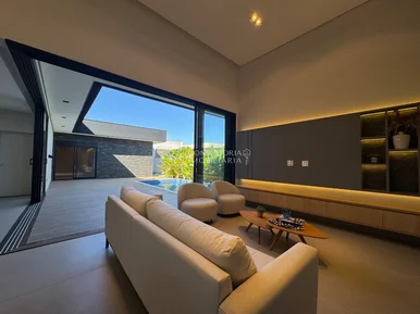 <strong>Casa de luxo em condomínio na Fazenda Santa Lúcia: 3 quartos</strong>