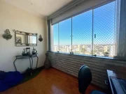 <strong></strong>&nbsp;<small>(2 dormit&oacute;rios sendo 1 su&iacute;te)</small>