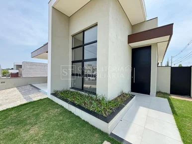 <strong>Casa em Condomínio</strong>&nbsp;<small>(4 dormit&oacute;rios sendo 1 su&iacute;te)</small>