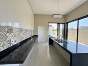 <strong>Casa em Condomínio</strong>&nbsp;<small>(4 dormit&oacute;rios sendo 1 su&iacute;te)</small>