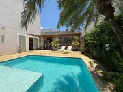 <strong>Sobrado Padrão</strong>&nbsp;<small>(2 dormit&oacute;rios sendo 2 su&iacute;tes)</small>