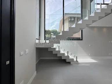 <strong>Casa em Condomínio</strong>&nbsp;<small>(3 dormit&oacute;rios sendo 3 su&iacute;tes)</small>