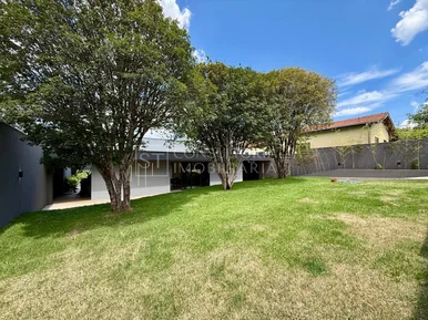 <strong>Casa Padrão</strong>&nbsp;<small>(3 dormit&oacute;rios sendo 3 su&iacute;tes)</small>