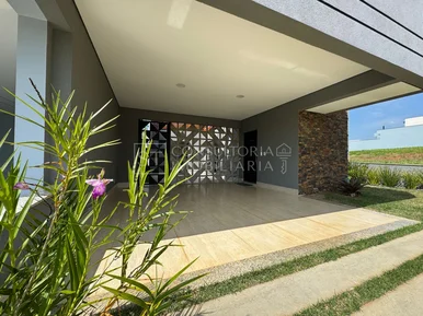 <strong>Casa em Condomínio</strong>&nbsp;<small>(3 dormit&oacute;rios sendo 3 su&iacute;tes)</small>