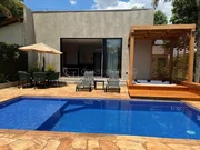 <strong>Casa em Condomínio</strong>&nbsp;<small>(4 dormit&oacute;rios sendo 1 su&iacute;te)</small>