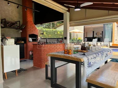 <strong>Casa em Condomínio</strong>&nbsp;<small>(4 dormit&oacute;rios sendo 1 su&iacute;te)</small>