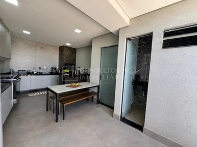 <strong>Casa completa a venda no Pq. Universitário</strong>