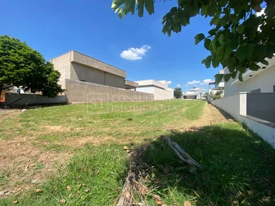 <strong>Terreno de 465m² á venda - Cond. Fazenda Santa Lúcia</strong>