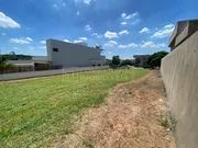 <strong>Terreno de 465m² á venda - Cond. Fazenda Santa Lúcia</strong>