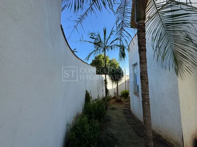 <strong>Sobrado Padrão</strong>&nbsp;<small>(3 dormit&oacute;rios sendo 1 su&iacute;te)</small>