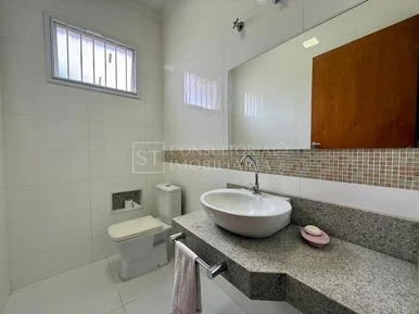 <strong>Casa Padrão</strong>&nbsp;<small>(4 dormit&oacute;rios sendo 4 su&iacute;tes)</small>