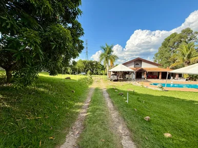 <strong>Casa Padrão</strong>&nbsp;<small>(3 dormit&oacute;rios sendo 3 su&iacute;tes)</small>