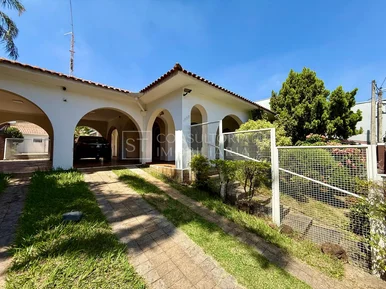 <strong>Casa Padrão</strong>&nbsp;<small>(3 dormit&oacute;rios sendo 1 su&iacute;te)</small>