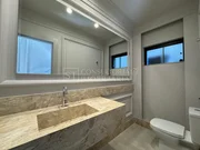 <strong>Casa em Condomínio</strong>&nbsp;<small>(5 dormit&oacute;rios sendo 5 su&iacute;tes)</small>