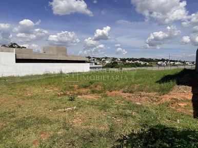 <strong>Terreno de 390m² à venda no Condomínio Vista Jardim</strong>