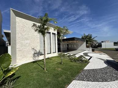 <strong>Casa a venda no Condomínio Ipes Amarelos</strong>