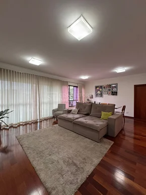 <strong>Apartamento Padrão</strong>&nbsp;<small>(4 dormit&oacute;rios sendo 1 su&iacute;te)</small>