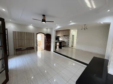 <strong>Casa Padrão</strong>&nbsp;<small>(3 dormit&oacute;rios sendo 1 su&iacute;te)</small>