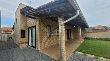 <strong>Casa em Alvenaria no Centro de Penha- 400m da Praia</strong>