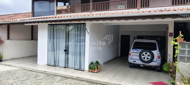 <strong>Sobrado Amplo no Centro de Penha</strong>