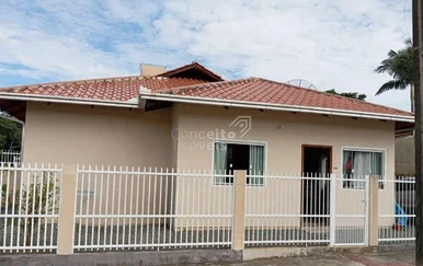 <strong>Casa à venda em localização central</strong>