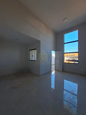 Casa Moderna Com 3 Quartos E Excelente Espaço De Terreno!