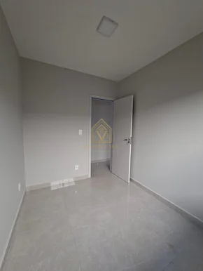 Casa Moderna Com 3 Quartos E Excelente Espaço De Terreno!