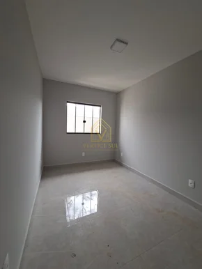 Casa Moderna Com 3 Quartos E Excelente Espaço De Terreno!