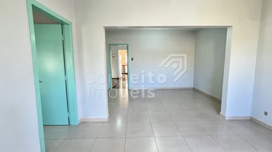 Residência Com Amplo Terreno - Oficinas