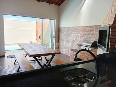 Residência Com Piscina - Bairro Contorno