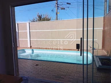 Residência Com Piscina - Bairro Contorno