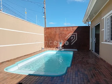 Residência Com Piscina - Bairro Contorno