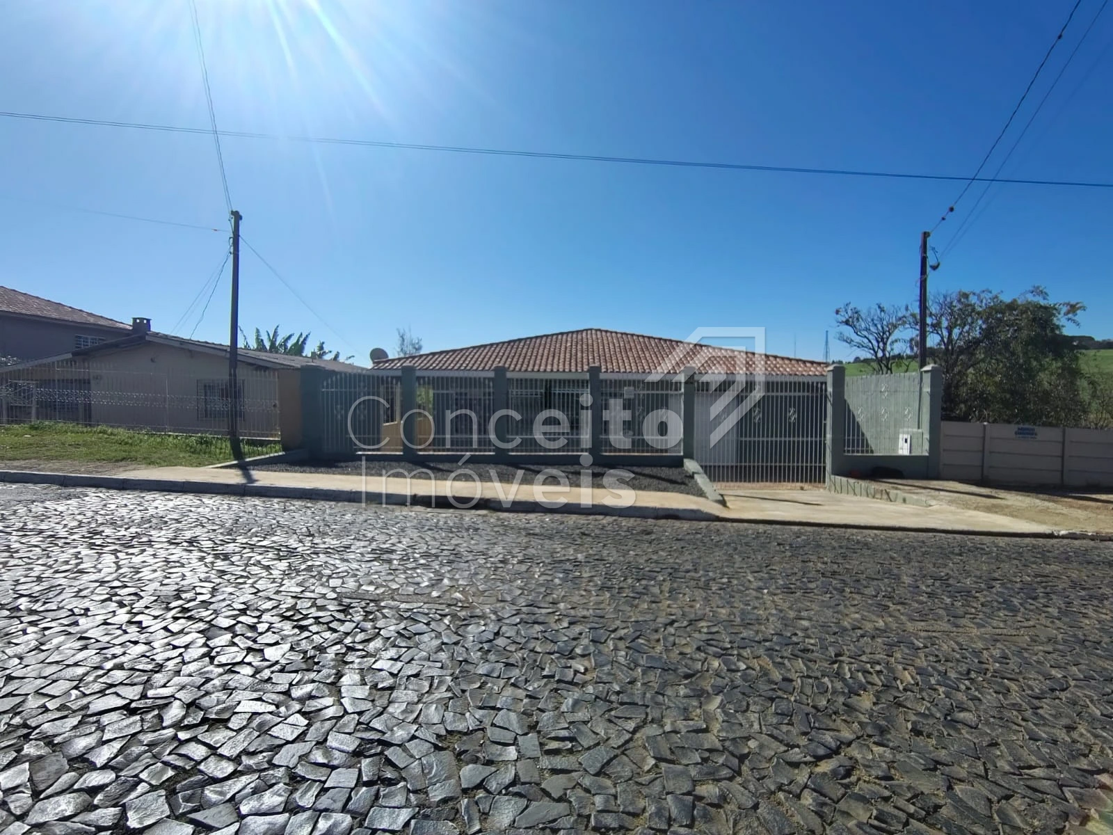 Residência Semimobiliada - Vila Bonsucesso - Chapada