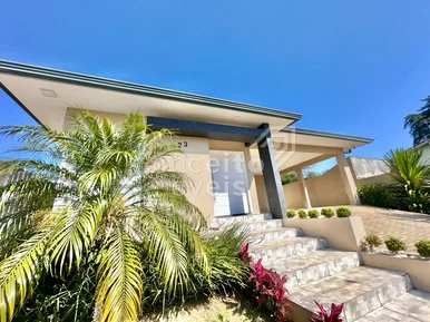 Residência Alto Padrão Com Piscina - Chapada