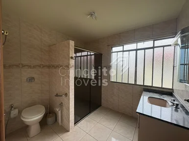 Residência De Esquina Com Amplo Terreno - Orfãs