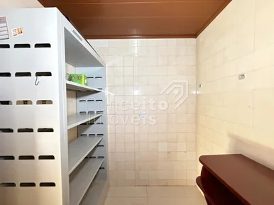 Residência Com Amplo Terreno E Piscina - Oficinas